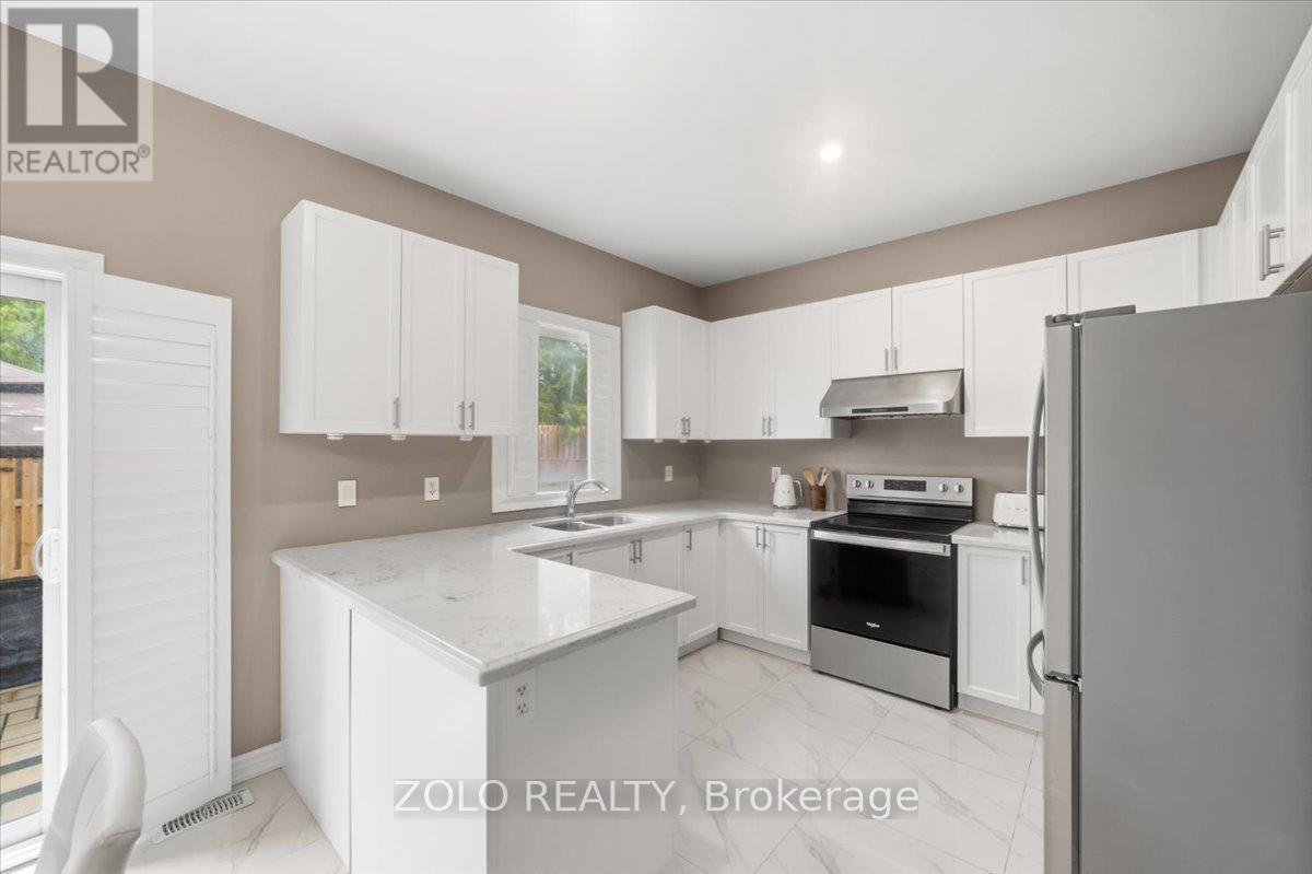 52 CLAXTON CRESCENT - 3