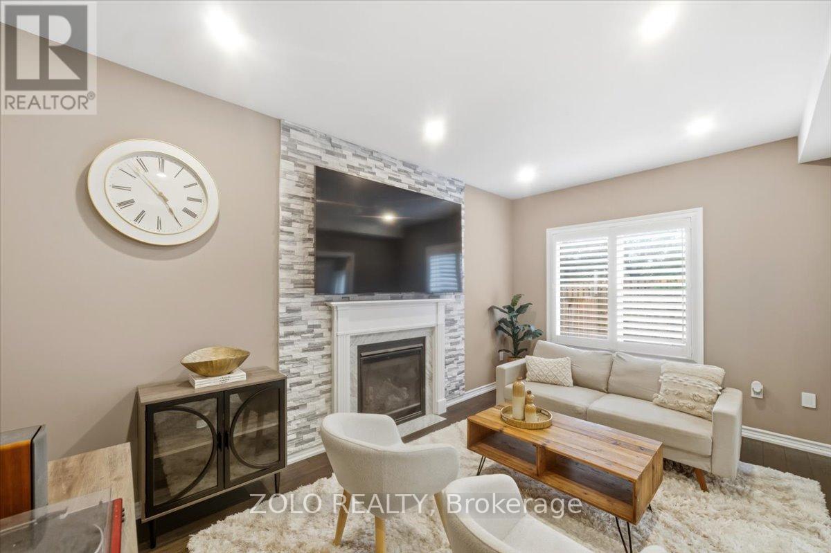 52 CLAXTON CRESCENT - 9