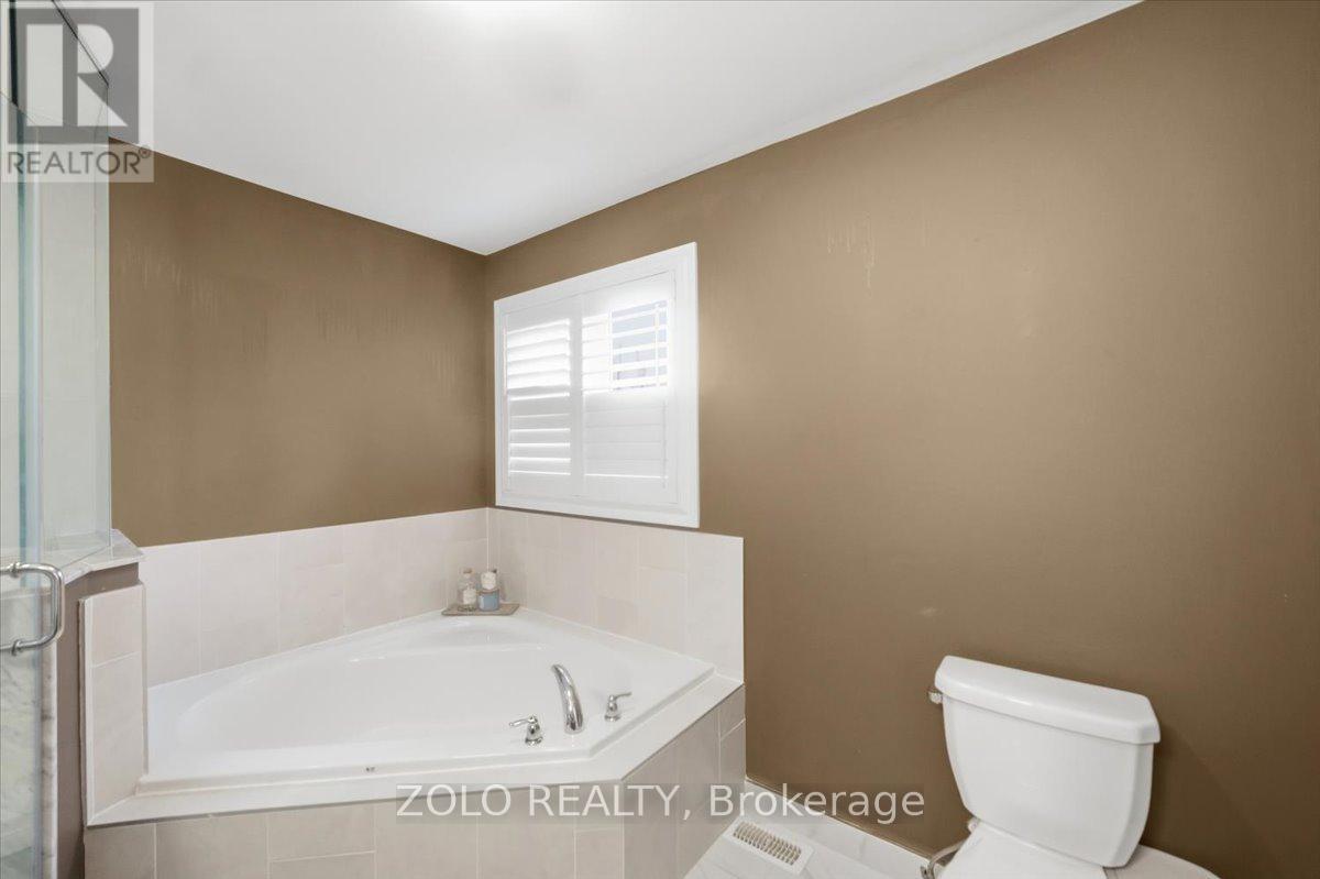 52 CLAXTON CRESCENT - 33