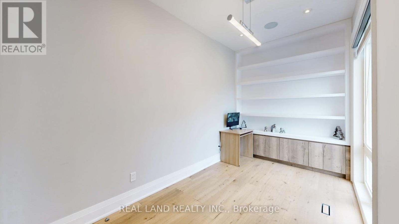 180 GOULDING AVENUE — photo 21