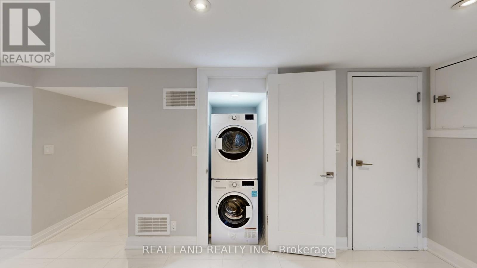 180 GOULDING AVENUE — photo 44