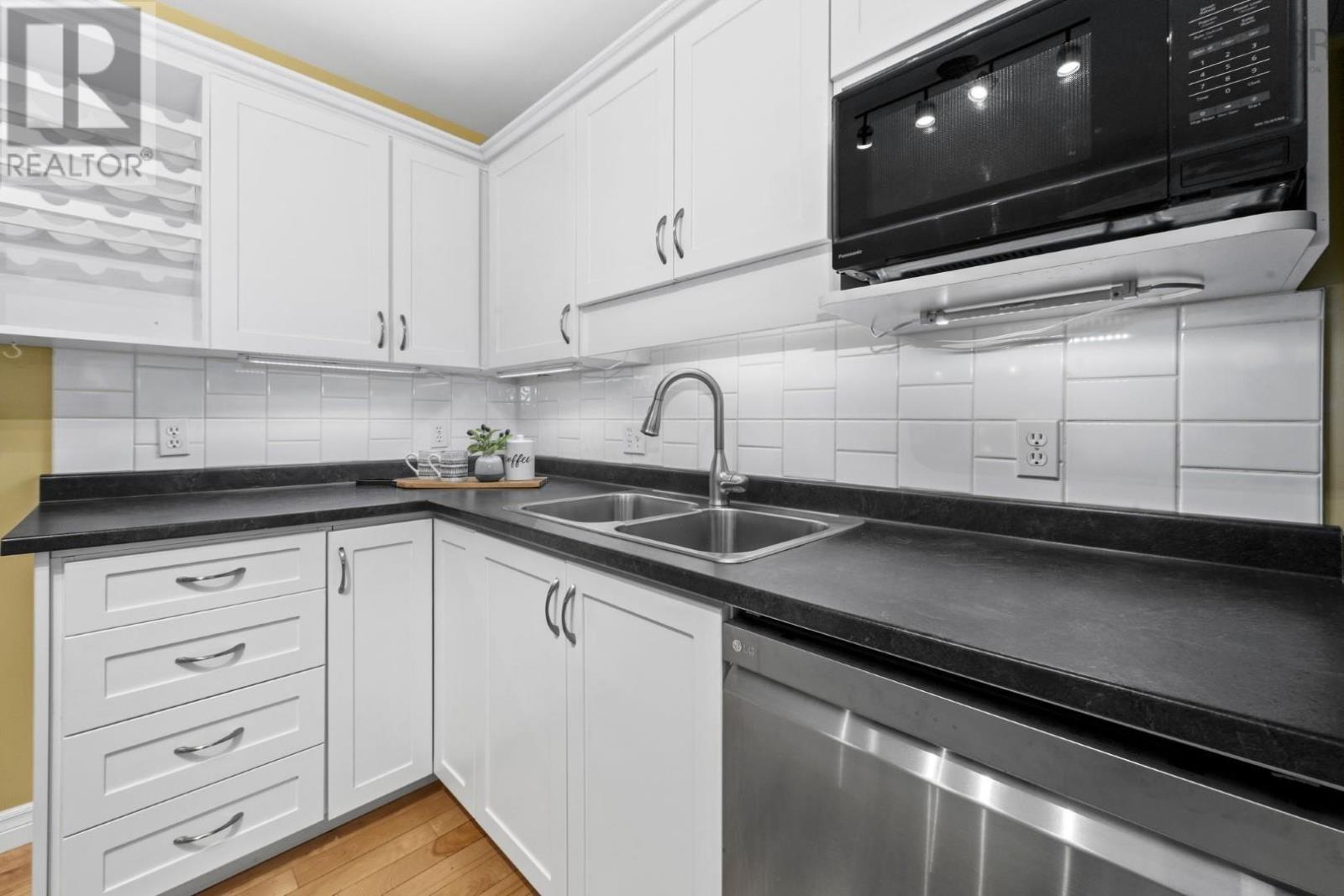 Property 12 of 50 of 32 Bristol Avenue