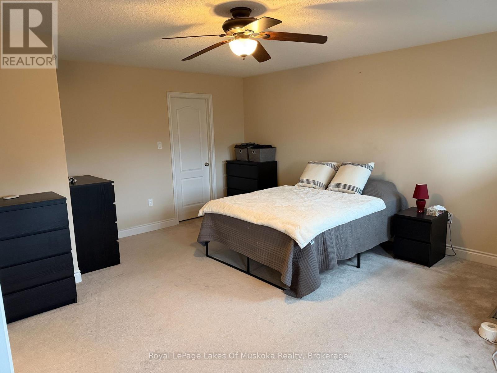 Primary bedroom with4-pc ensuite