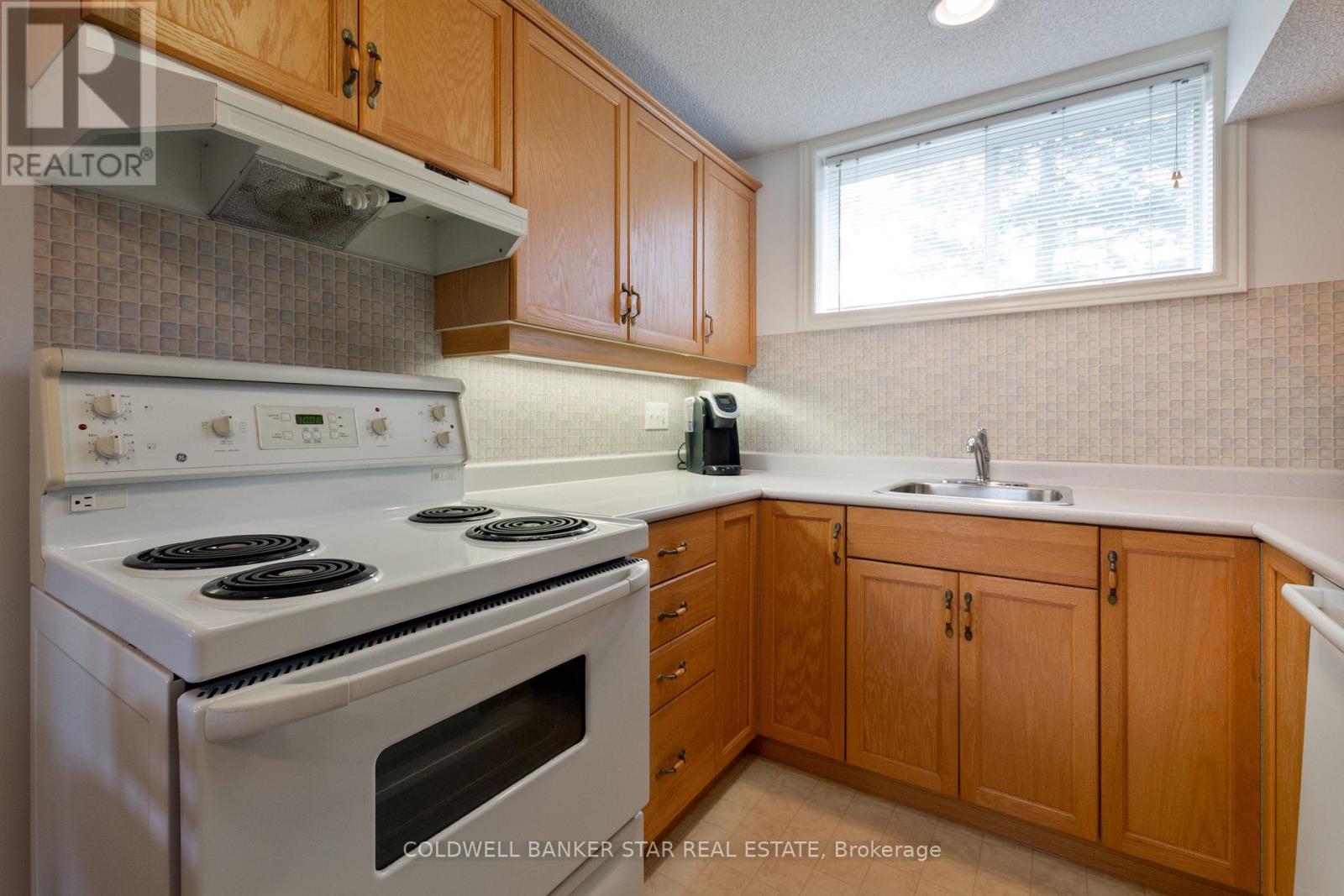 17 WINDEMERE PLACE - 25