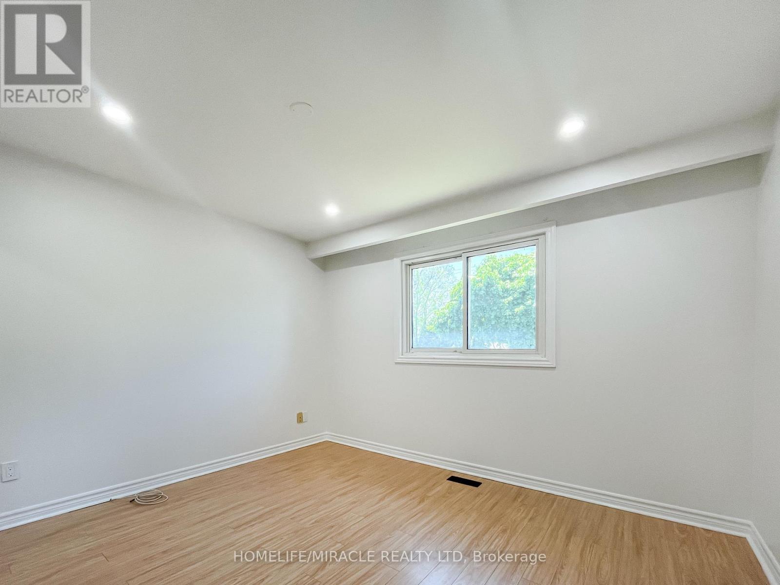 3485 OAKGLADE CRESCENT — photo 13