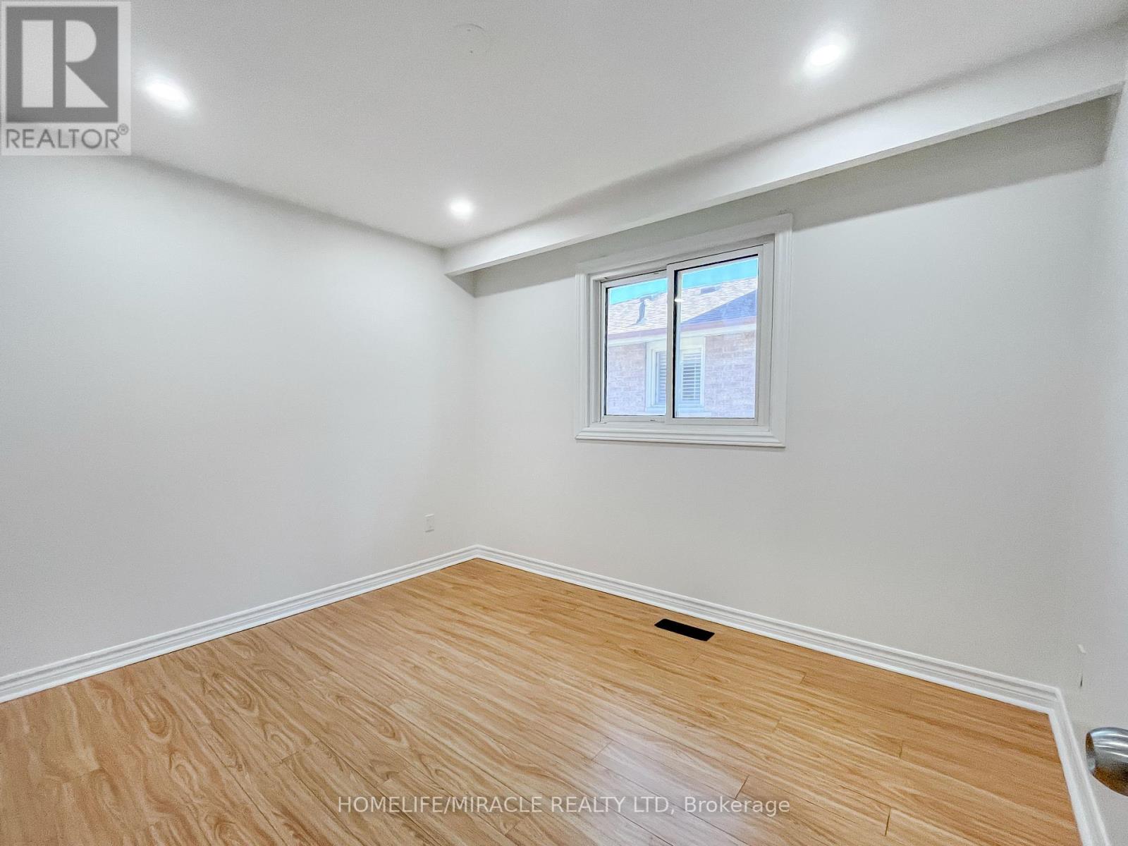 3485 OAKGLADE CRESCENT — photo 22