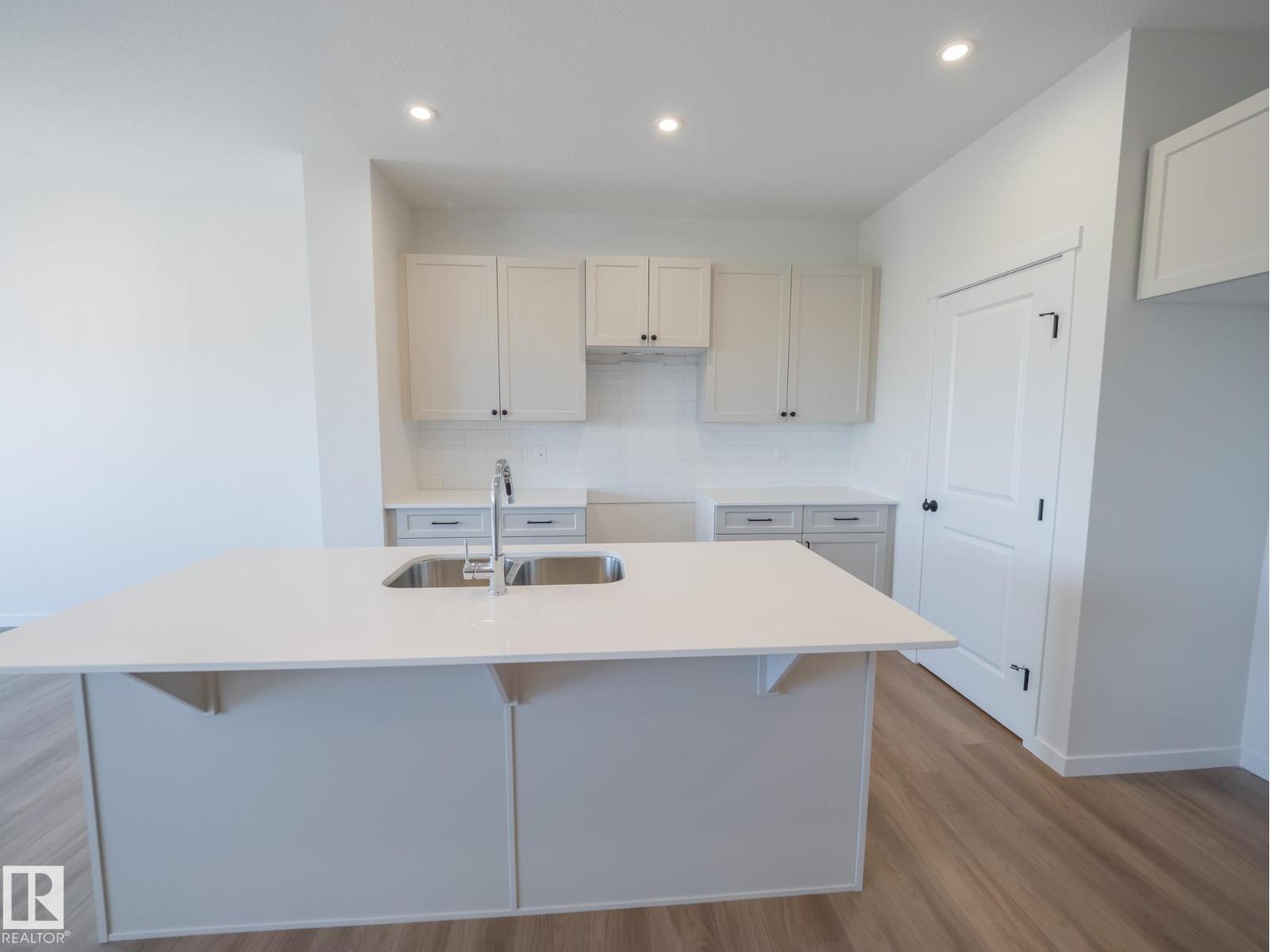 22503 87 AV NW - 10