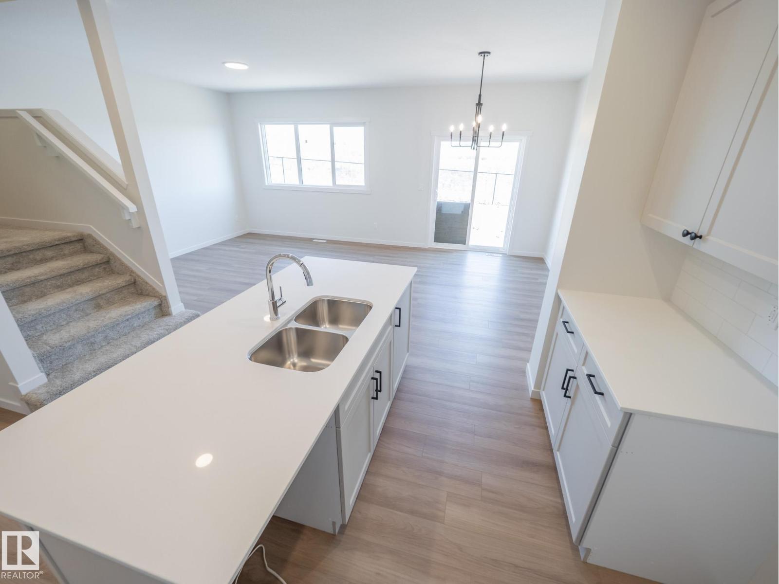 22503 87 AV NW - 13