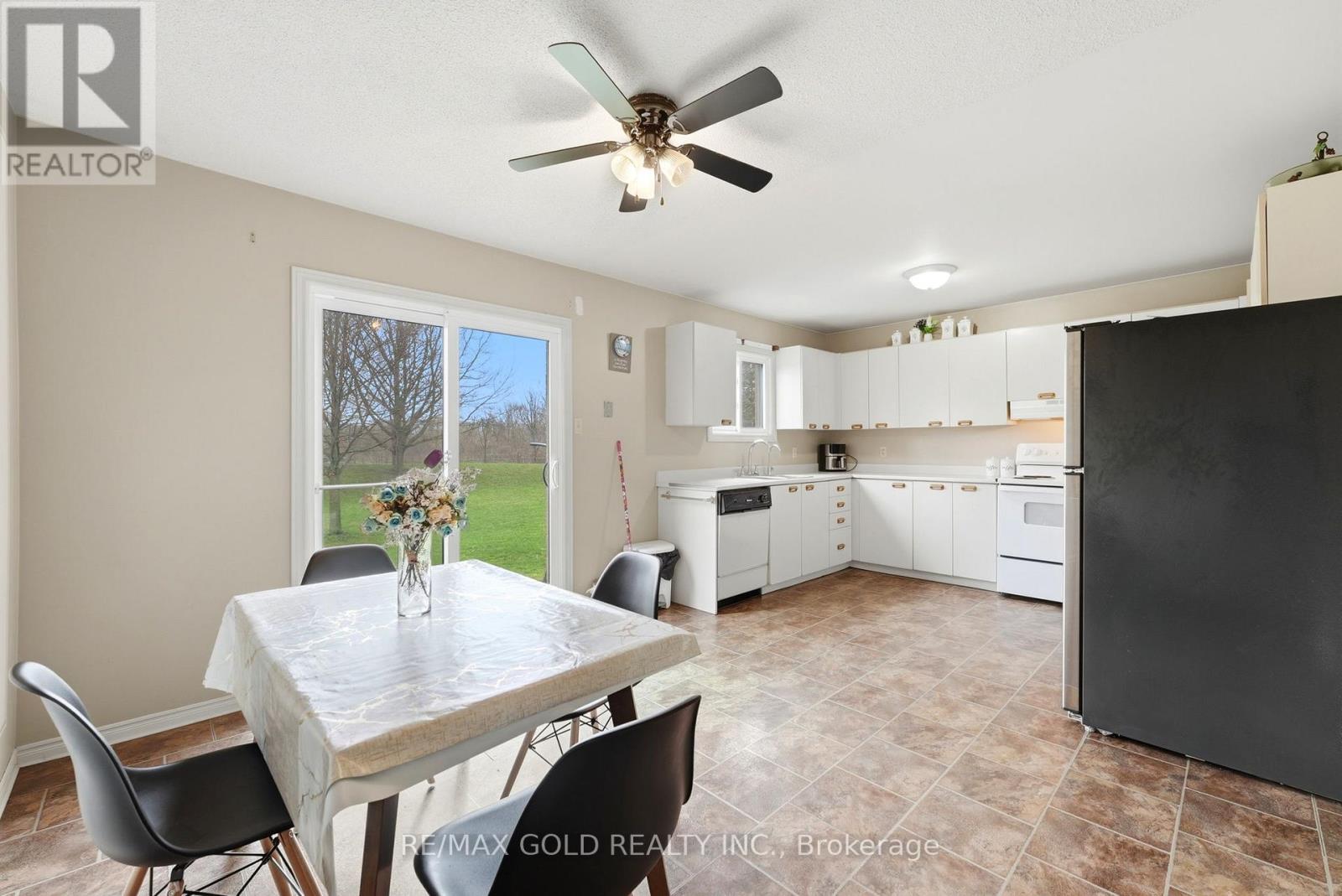 #70 141 CONDOR COURT - 19