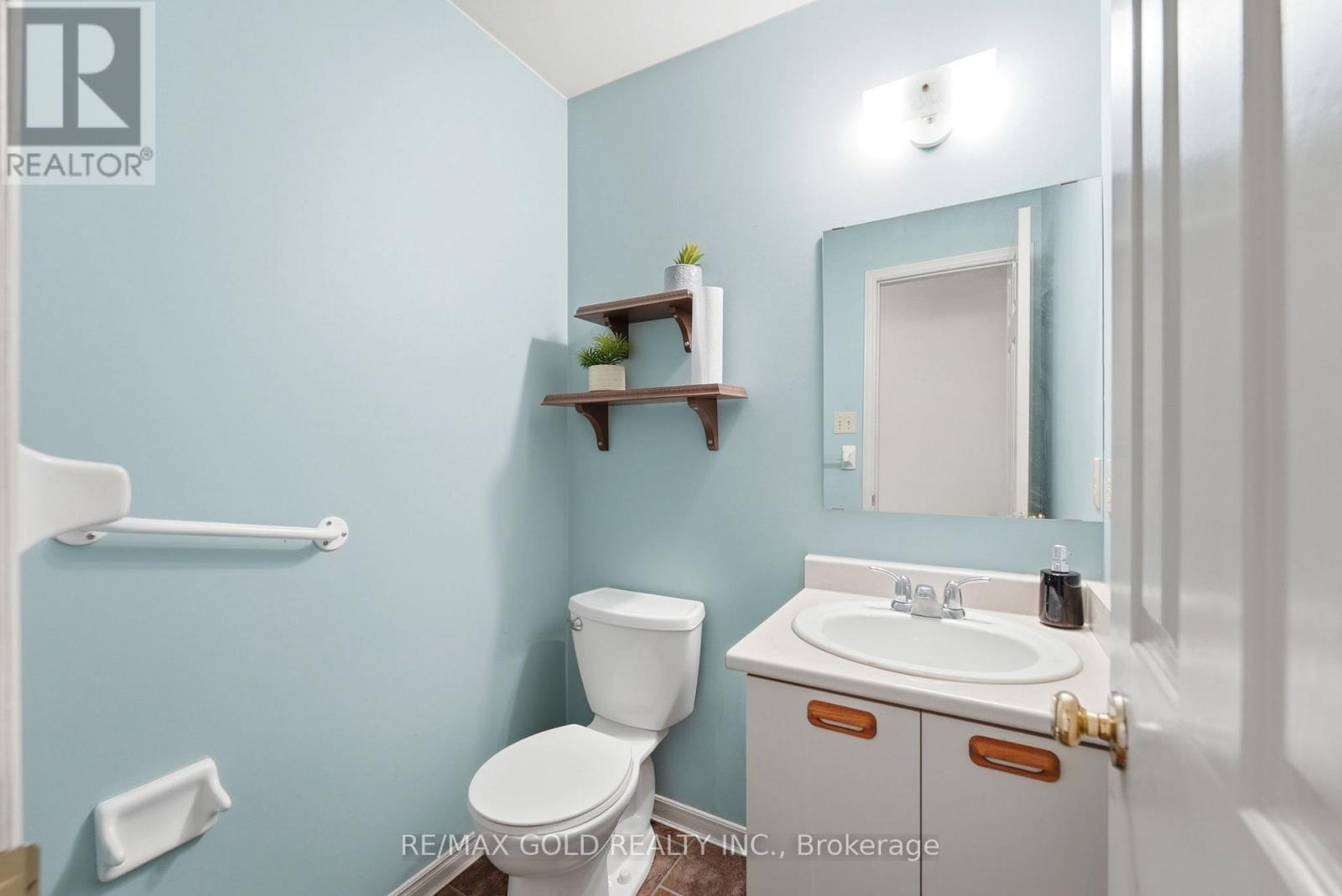 #70 141 CONDOR COURT - 20