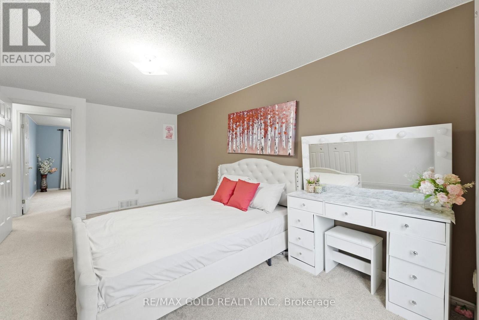 #70 141 CONDOR COURT - 24