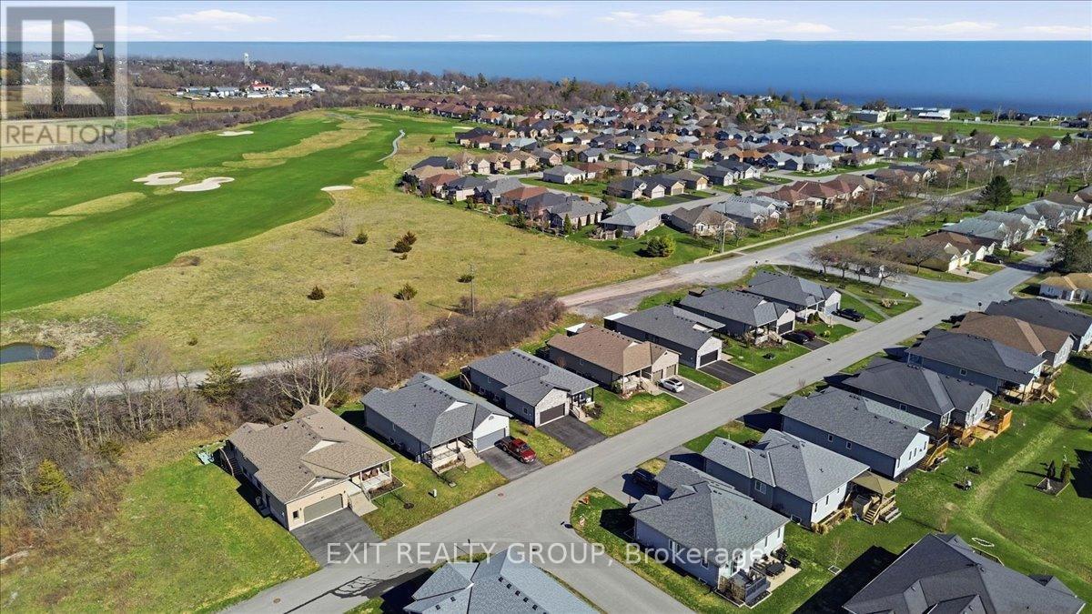 12 DORCHESTER DRIVE — photo 2