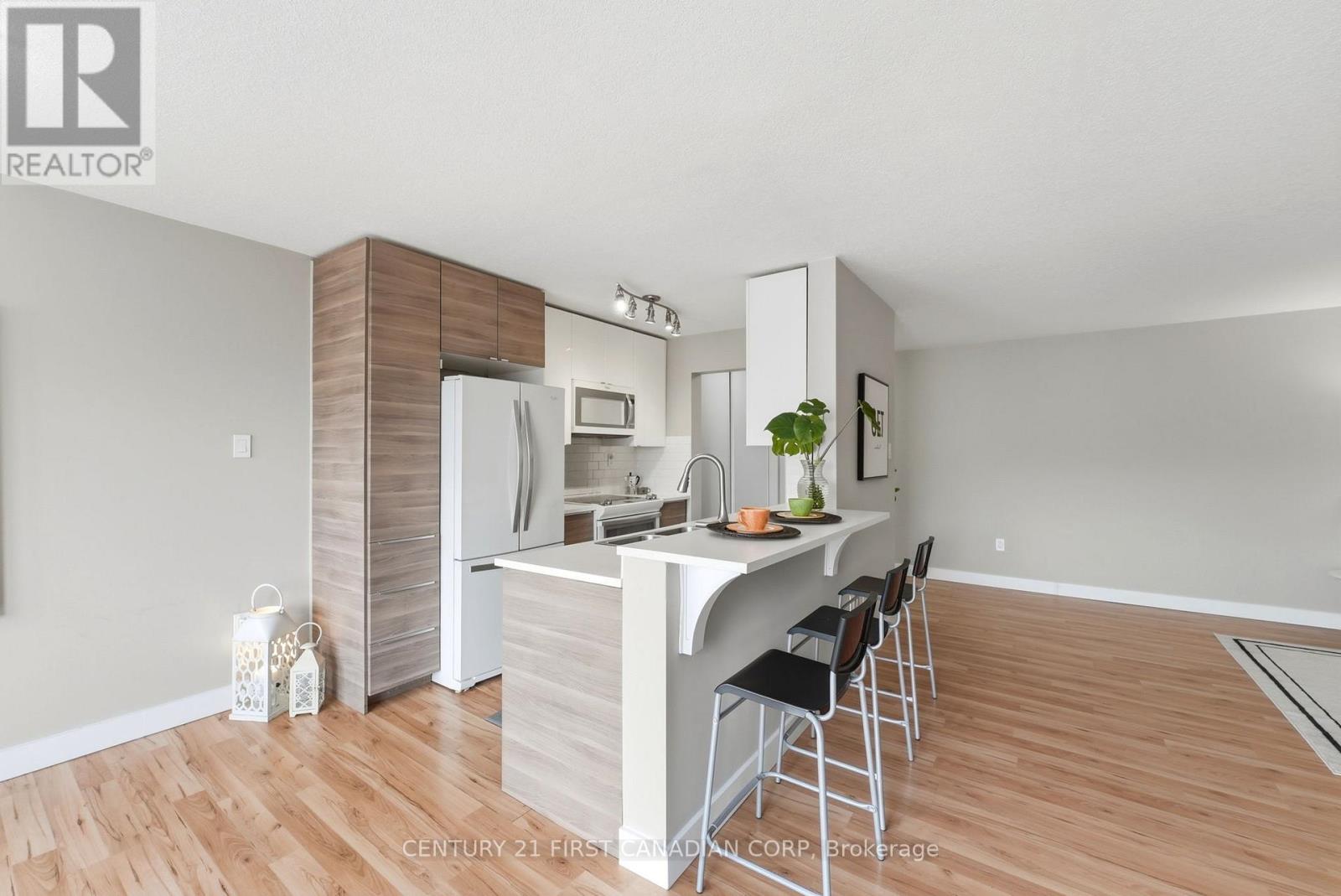 1007 - 570 PROUDFOOT LANE — photo 14