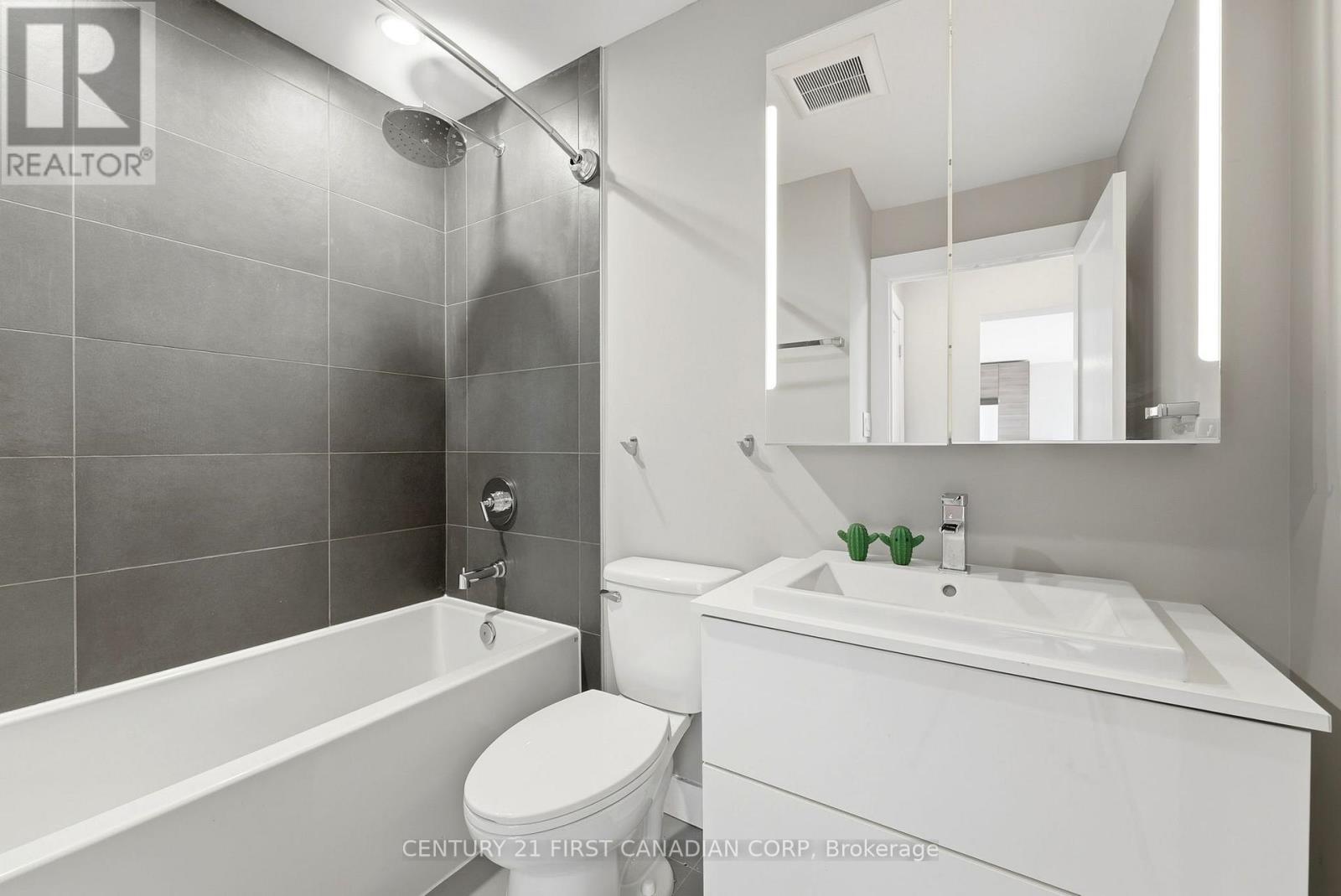 1007 - 570 PROUDFOOT LANE — photo 21