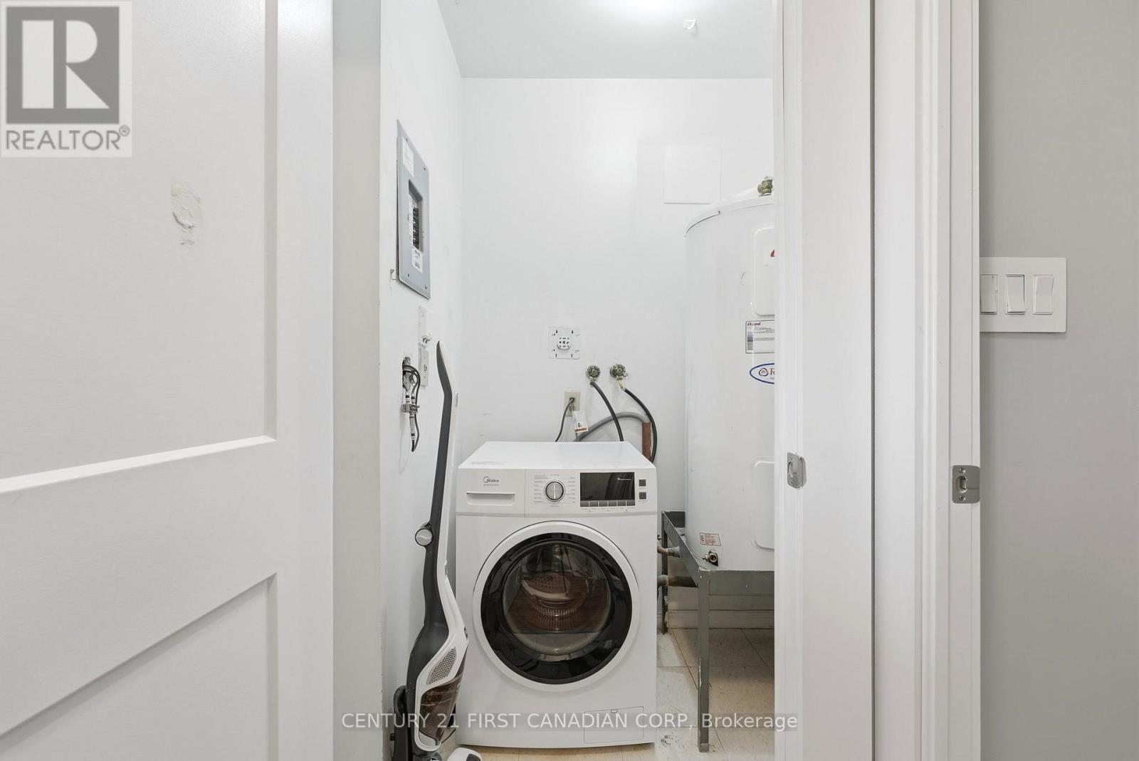 1007 - 570 PROUDFOOT LANE — photo 22