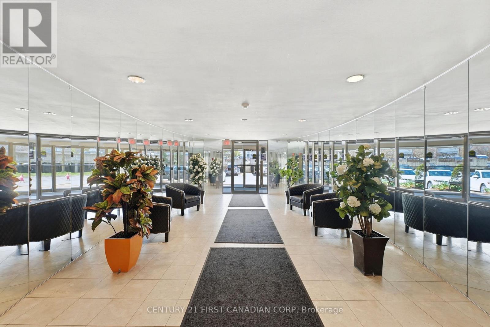 1007 - 570 PROUDFOOT LANE — photo 3