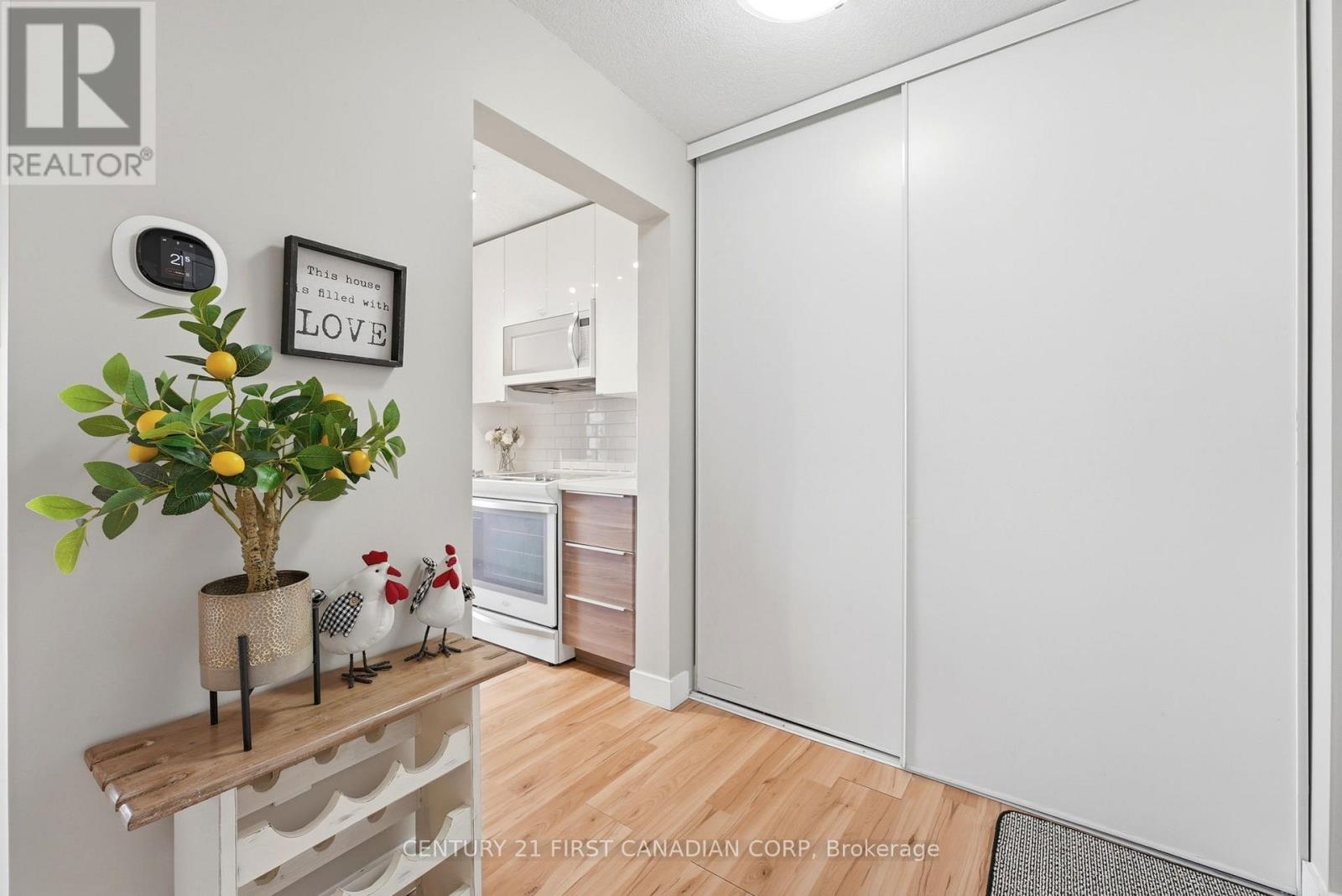 1007 - 570 PROUDFOOT LANE — photo 6