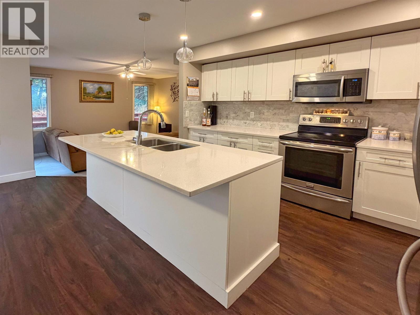 896 PRINCE RUPERT BOULEVARD - 3