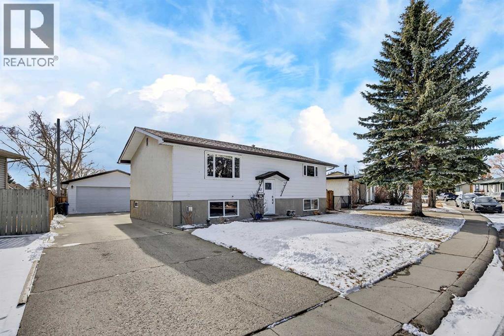 152 MADDOCK WAY NE - 1