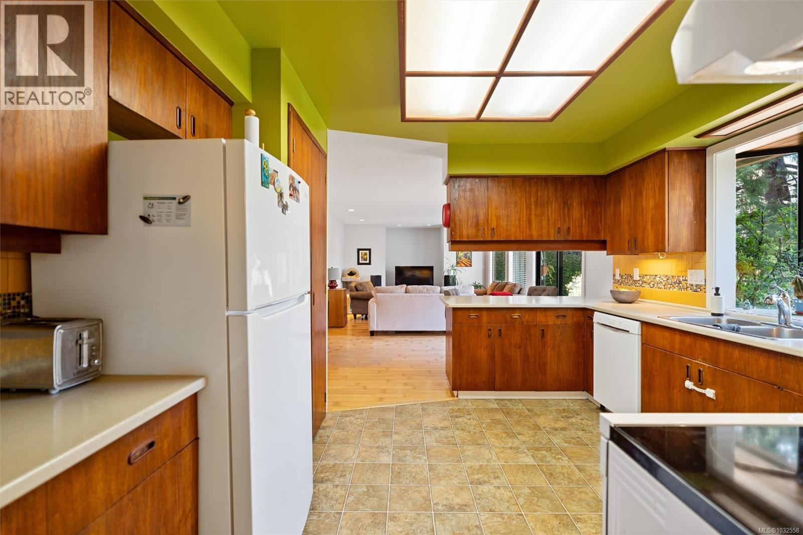 1538 CEDARGLEN RD - 11