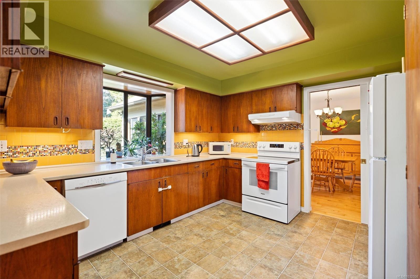 1538 CEDARGLEN RD - 12