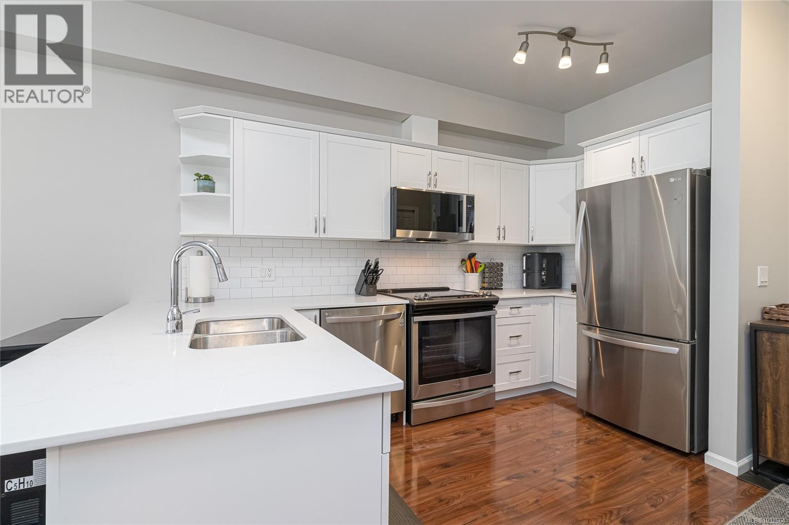 #405 364 GOLDSTREAM AVE - 7