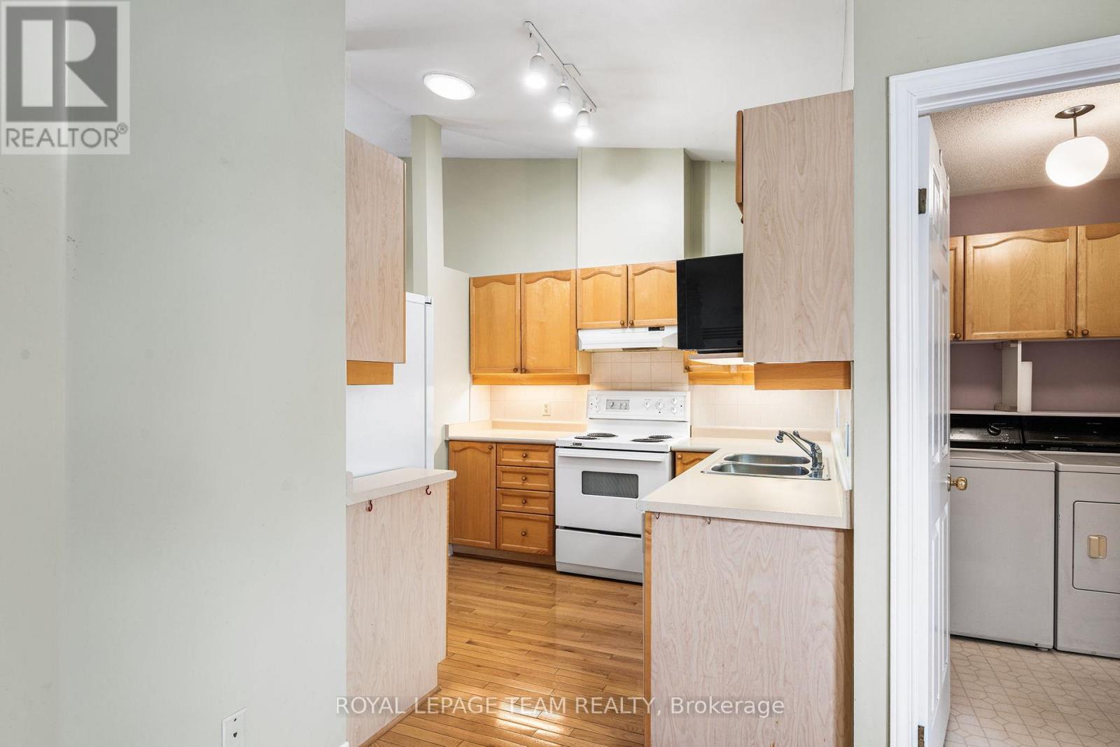 10 QUINTERRA COURT — photo 17