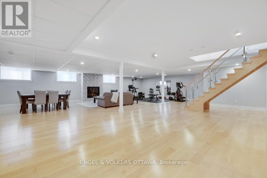1296 BANKFIELD ROAD — photo 31