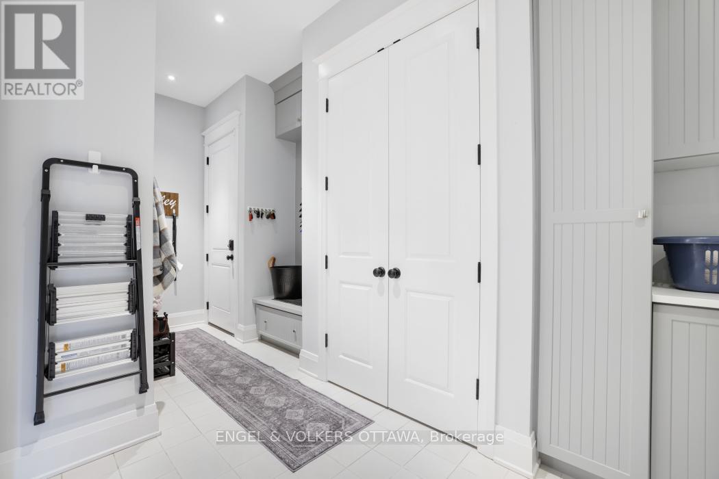 1296 BANKFIELD ROAD — photo 38