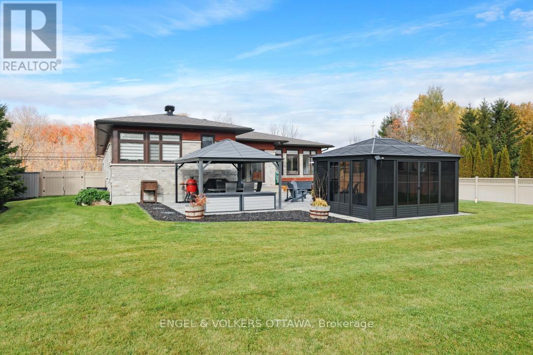 1296 BANKFIELD ROAD — photo 42
