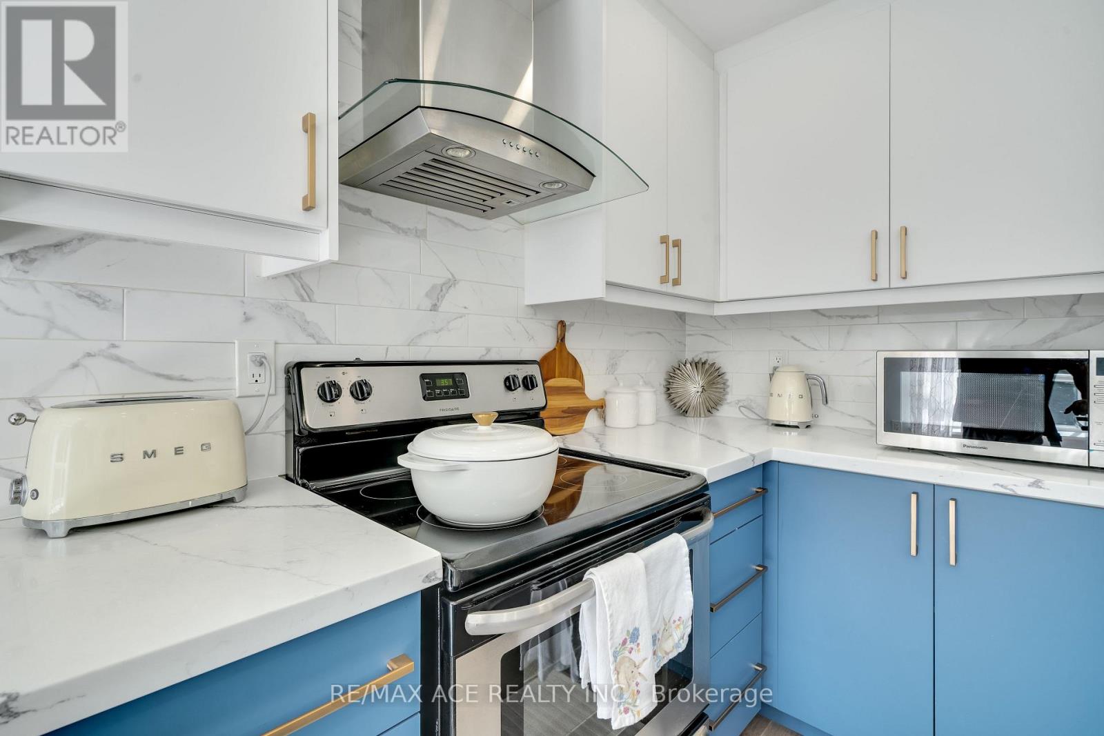 4 BROUGHTON COURT - 16