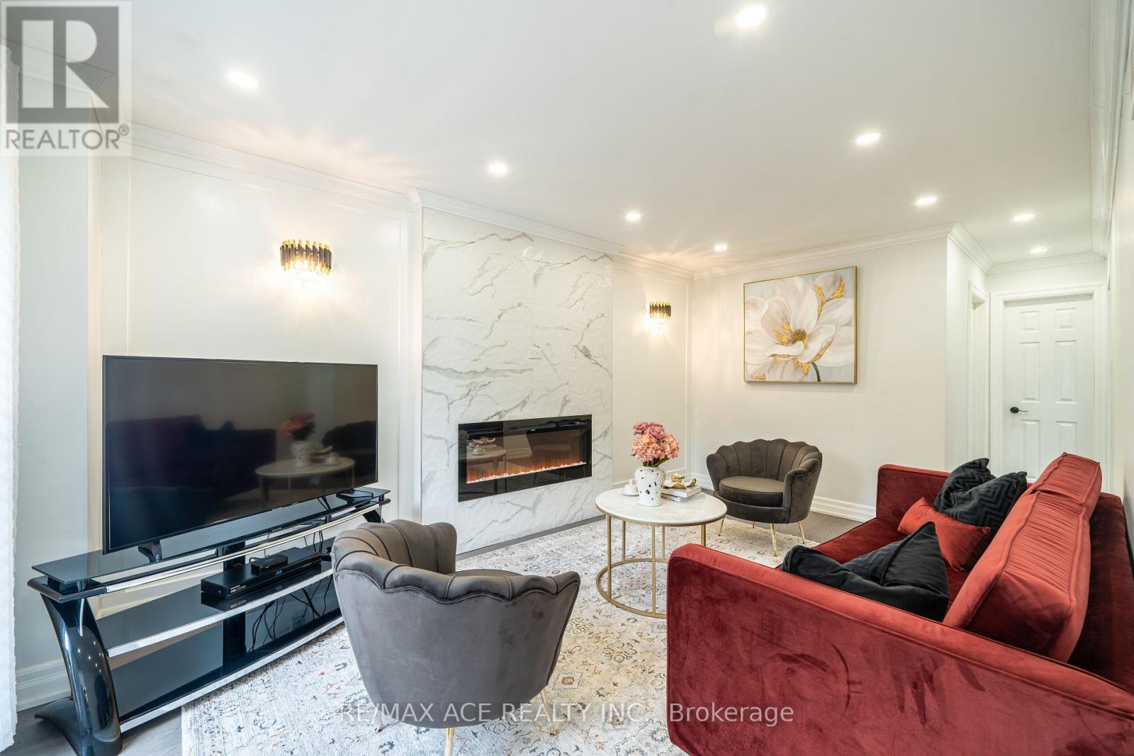 4 BROUGHTON COURT - 19