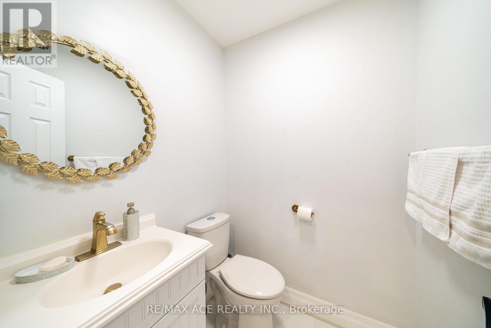 4 BROUGHTON COURT - 22