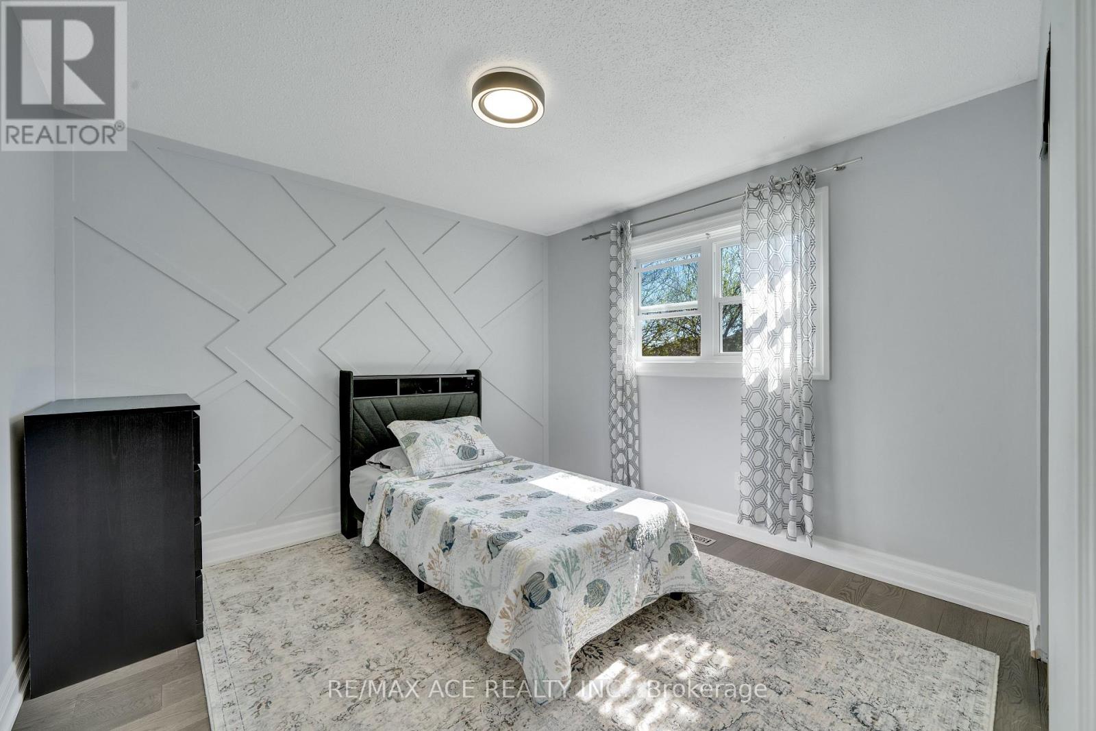 4 BROUGHTON COURT - 25