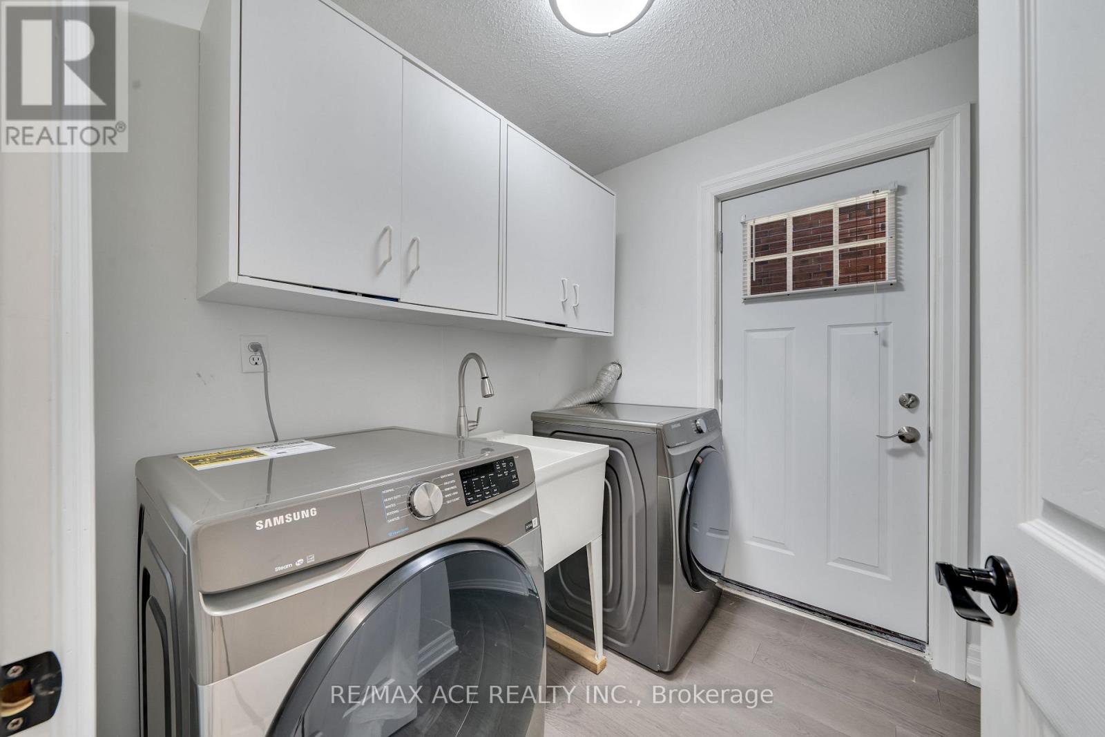 4 BROUGHTON COURT - 32
