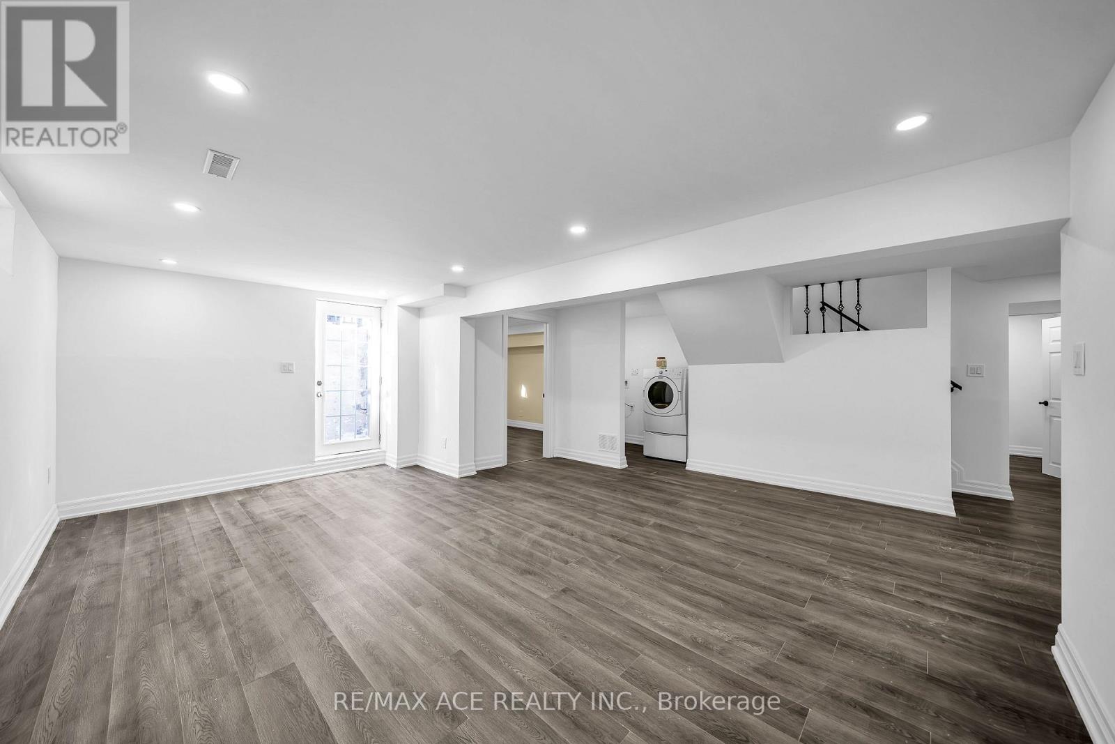 4 BROUGHTON COURT — photo 44