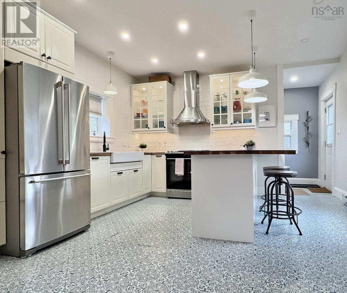 Property 6 of 32 of 31 High Road