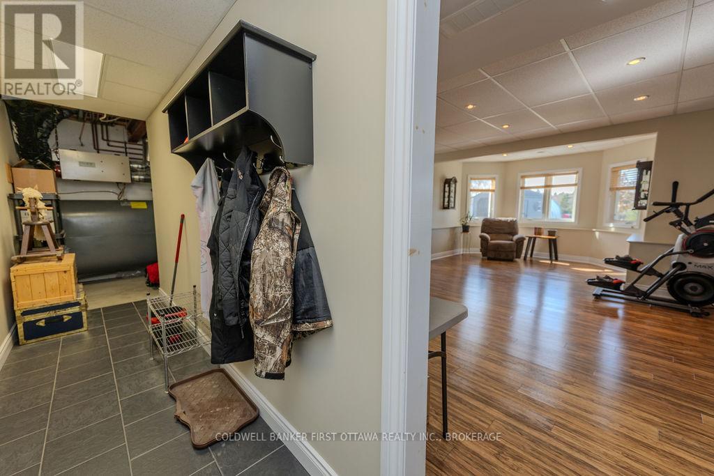 4987 BEDFORD ROAD - 32