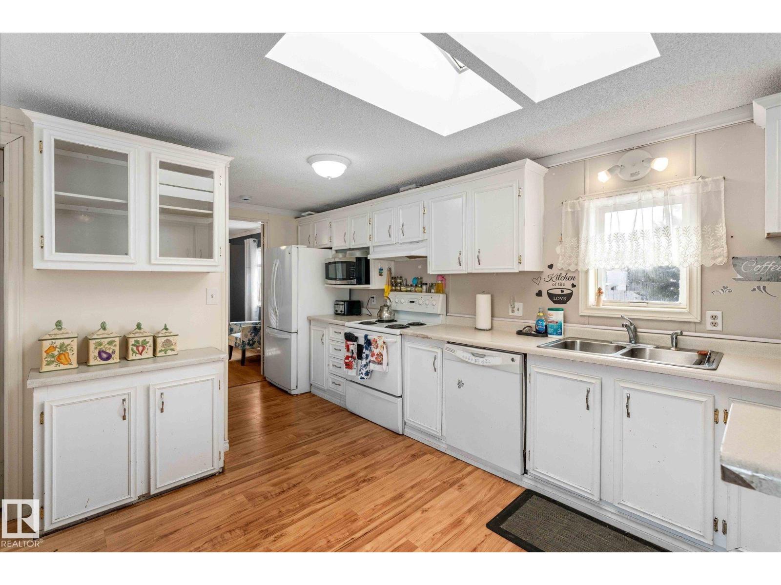 
          1063 LAKELAND CR
            <br/>
            <span>Sherwood Park</span>
            , 
            <span>AB</span>
             <span>T8H1J5</span>
         - Photo 15