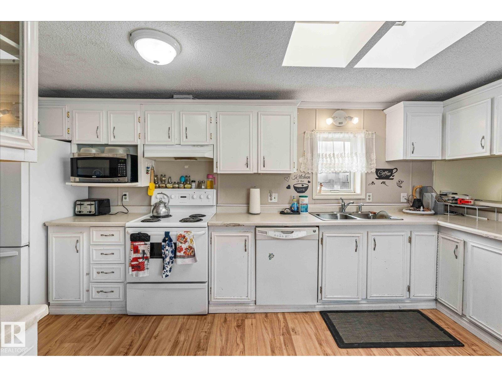 
          1063 LAKELAND CR
            <br/>
            <span>Sherwood Park</span>
            , 
            <span>AB</span>
             <span>T8H1J5</span>
         - Photo 16