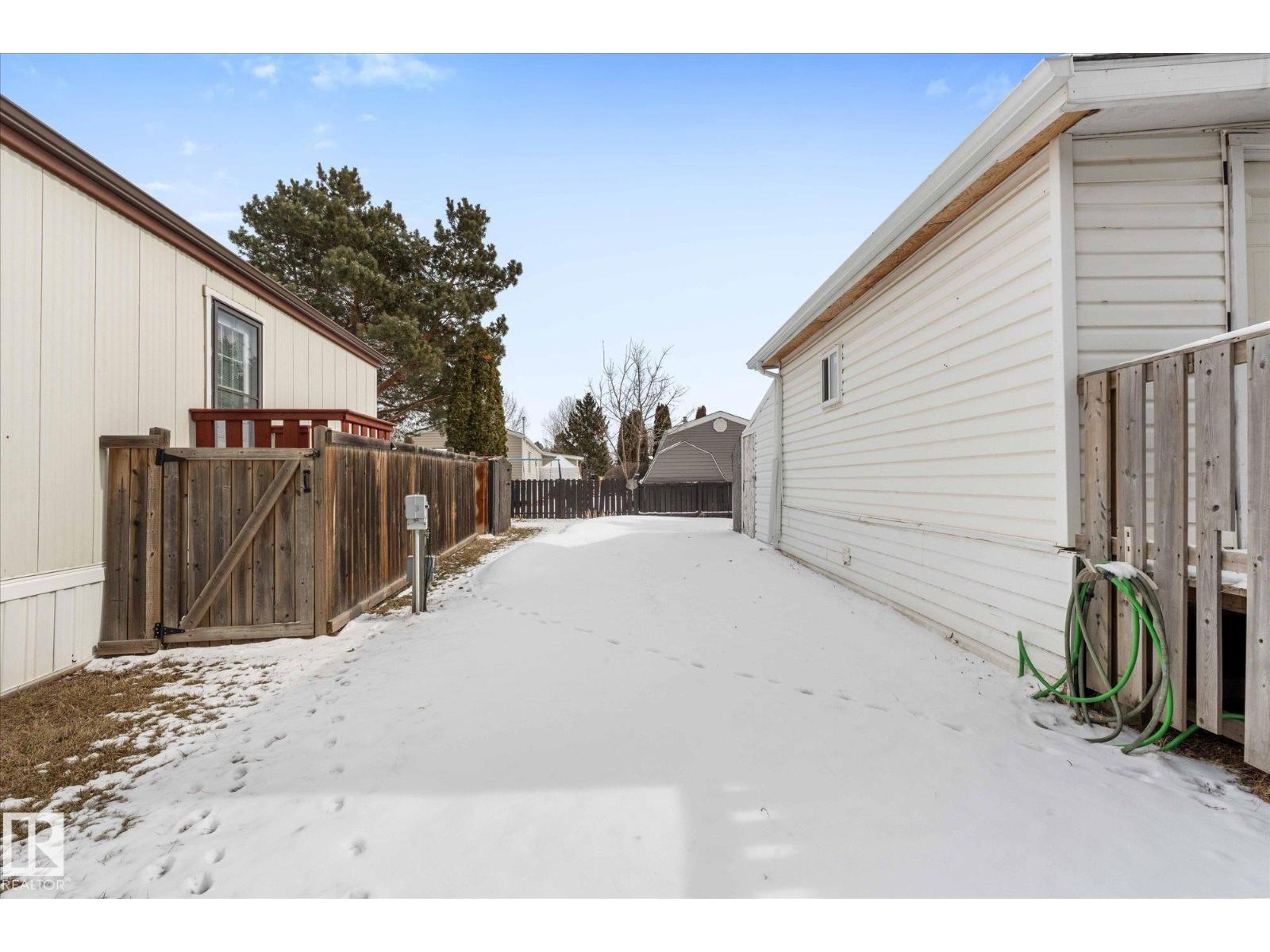 
          1063 LAKELAND CR
            <br/>
            <span>Sherwood Park</span>
            , 
            <span>AB</span>
             <span>T8H1J5</span>
         - Photo 37