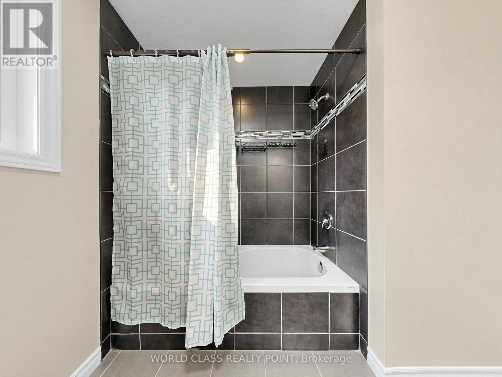 371 FINORO CRESCENT — photo 35