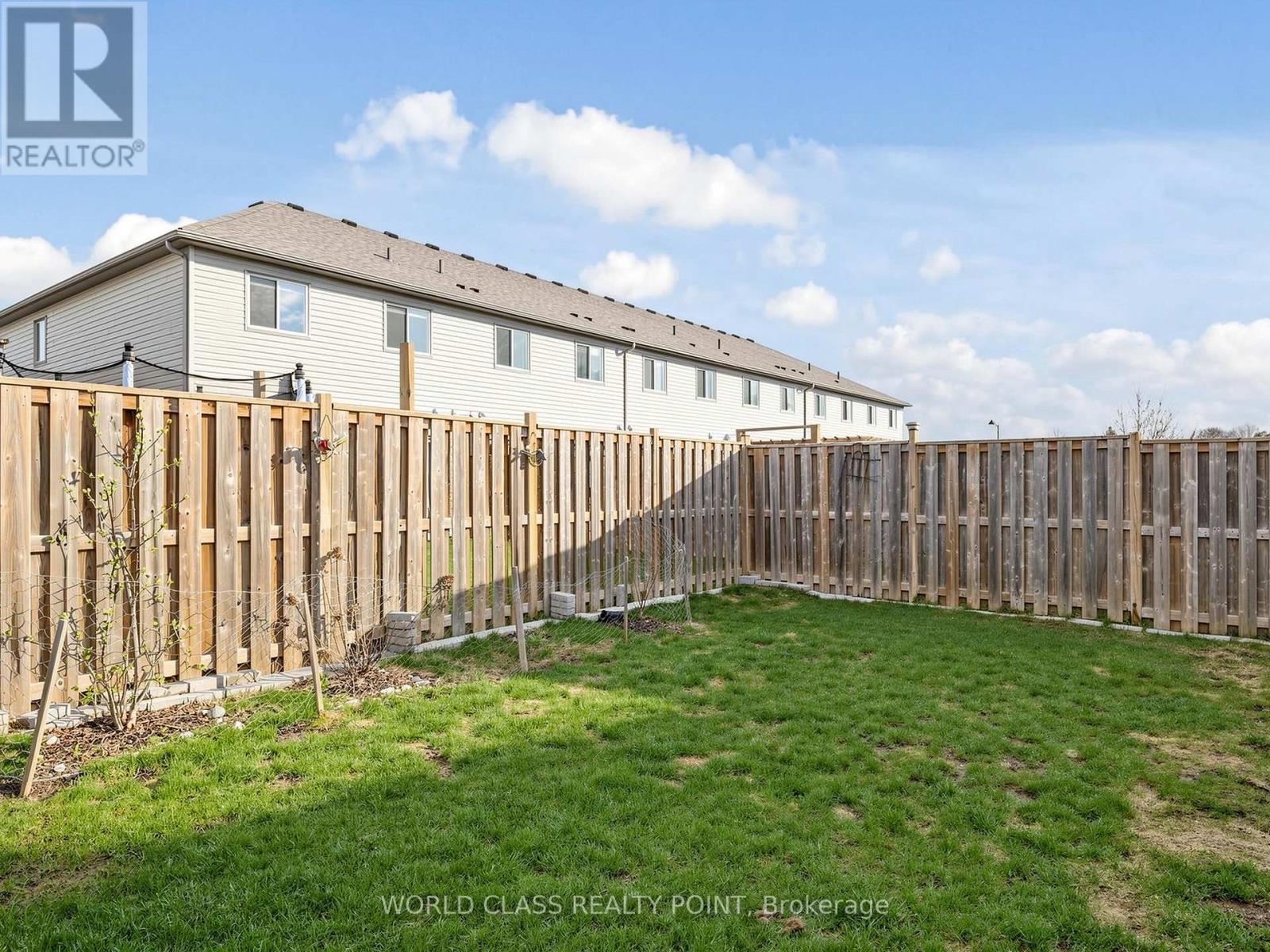 371 FINORO CRESCENT — photo 46
