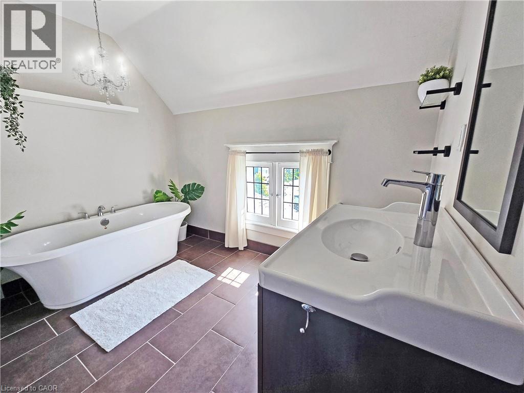 14 ROBINSON Street S, Grimsby, Ontario, L3M3C4 — Photo 26