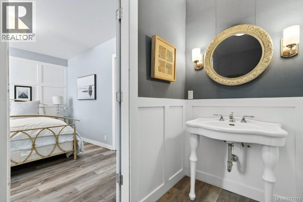 Ensuite - Second Floor/Entrance Floor