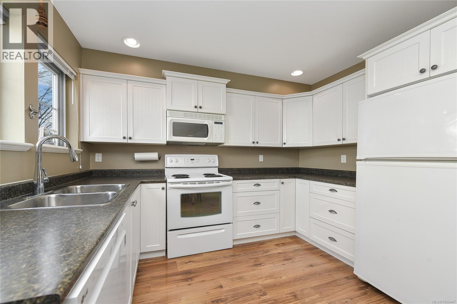 Spacious kitchen