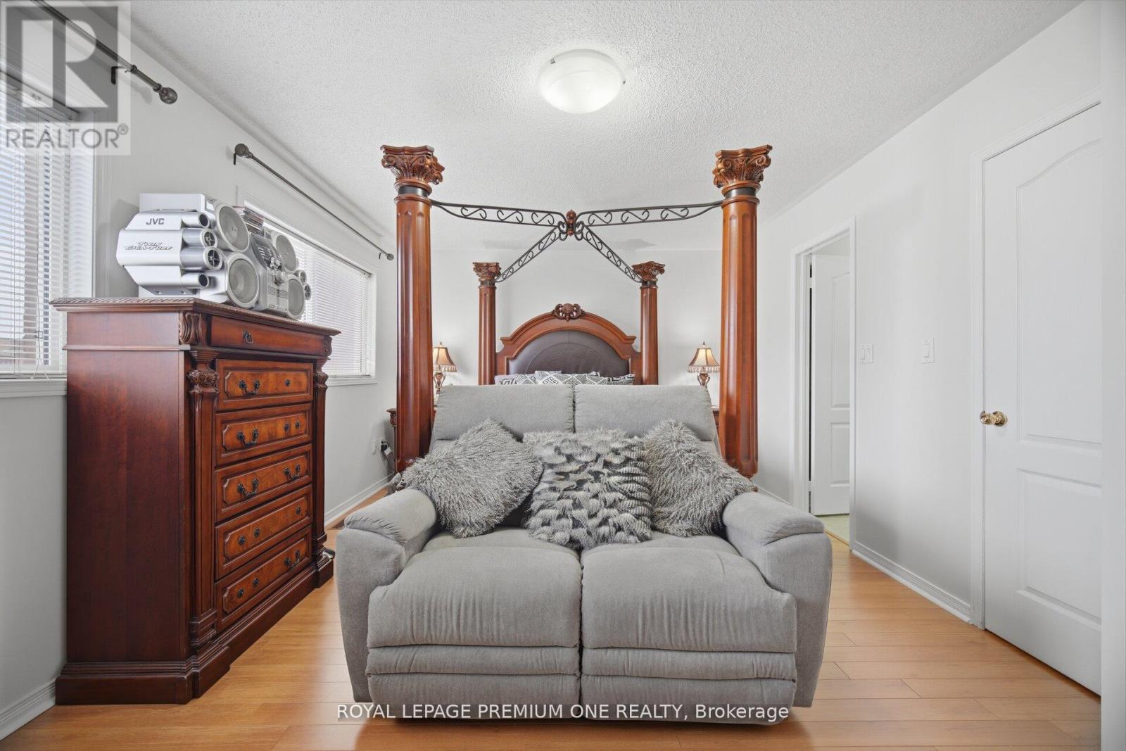 64 MARE CRESCENT - 22