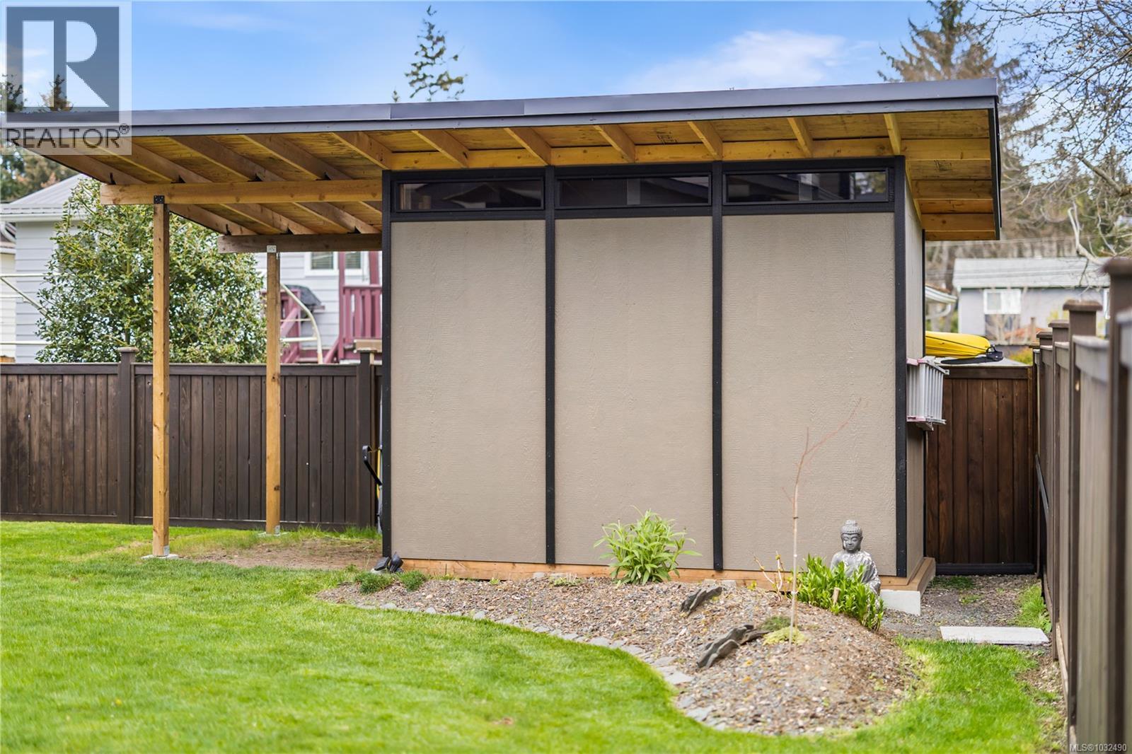 #B 4684 MACINTYRE AVE - 33