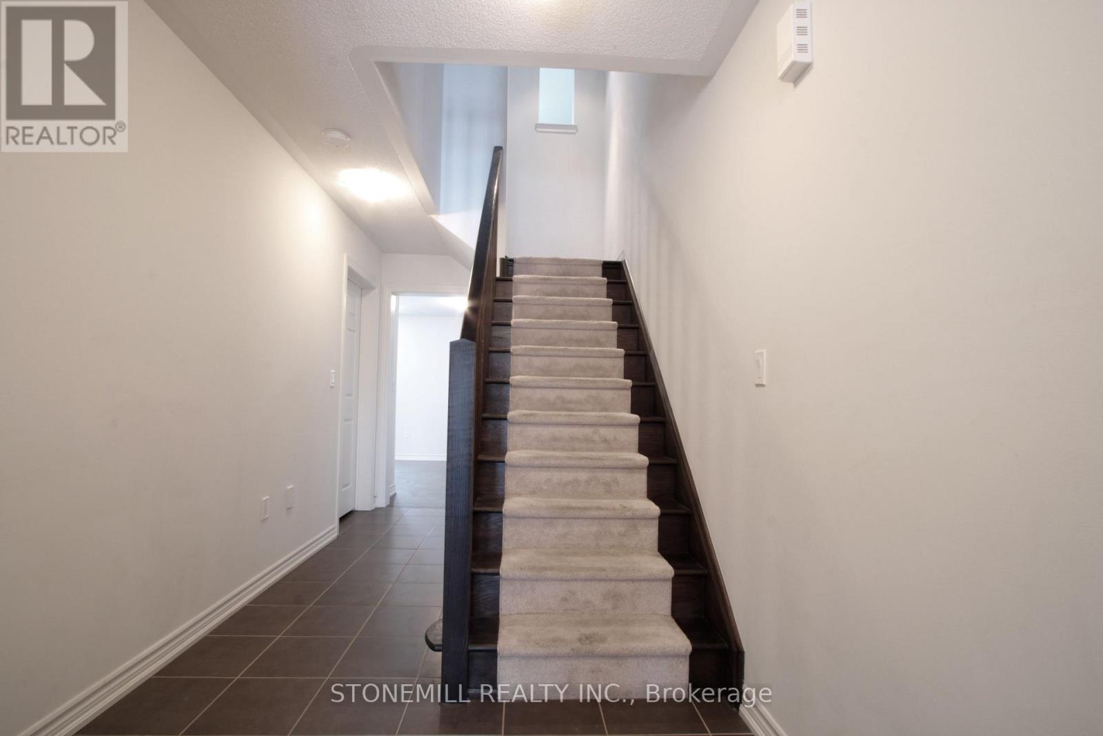 Oak stairs to 2nd floor