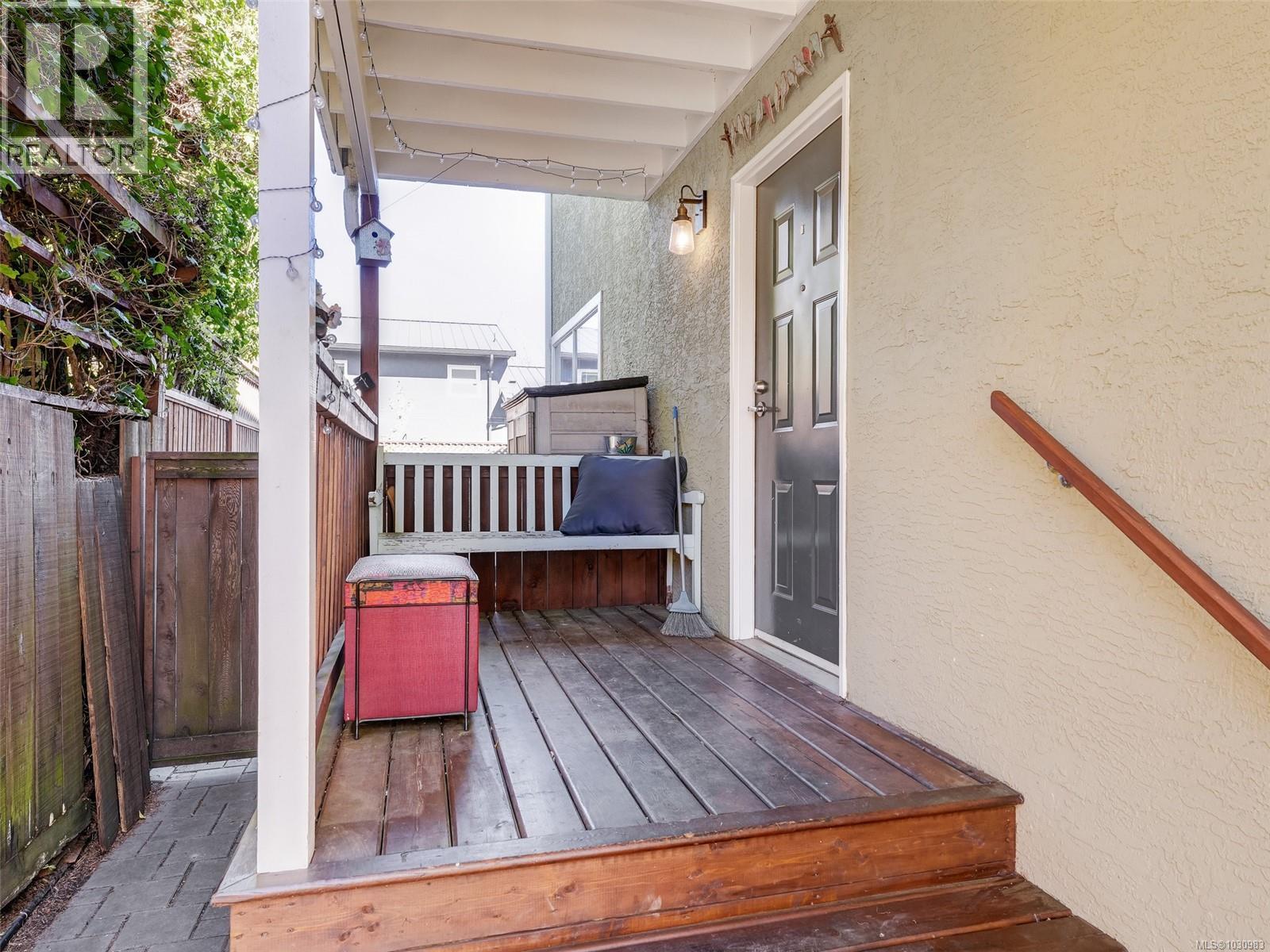 621 Pine St, Victoria